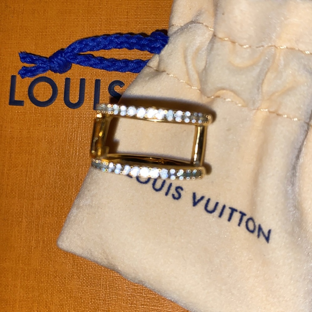 Louis Vuitton “LV” Ring - Picture 3 of 4